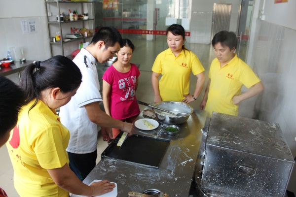 深圳宝安区哪里有学做肠粉的,需要多少钱