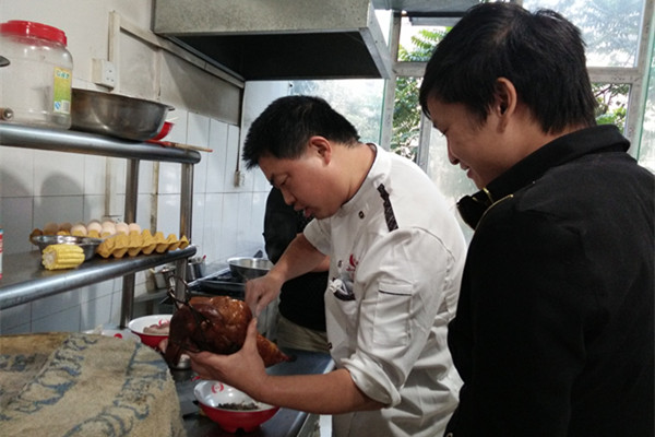 煌旗北京烤鸭培训过程